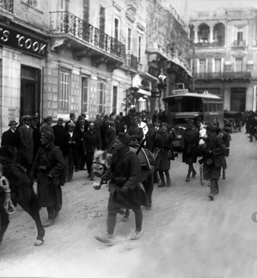Αναχώρηση για το Μέτωπο. Στρατιώτες στην Πλατεία Συντάγματος, Αρχείο ΕΡΤ – Πέτρος Πουλίδης