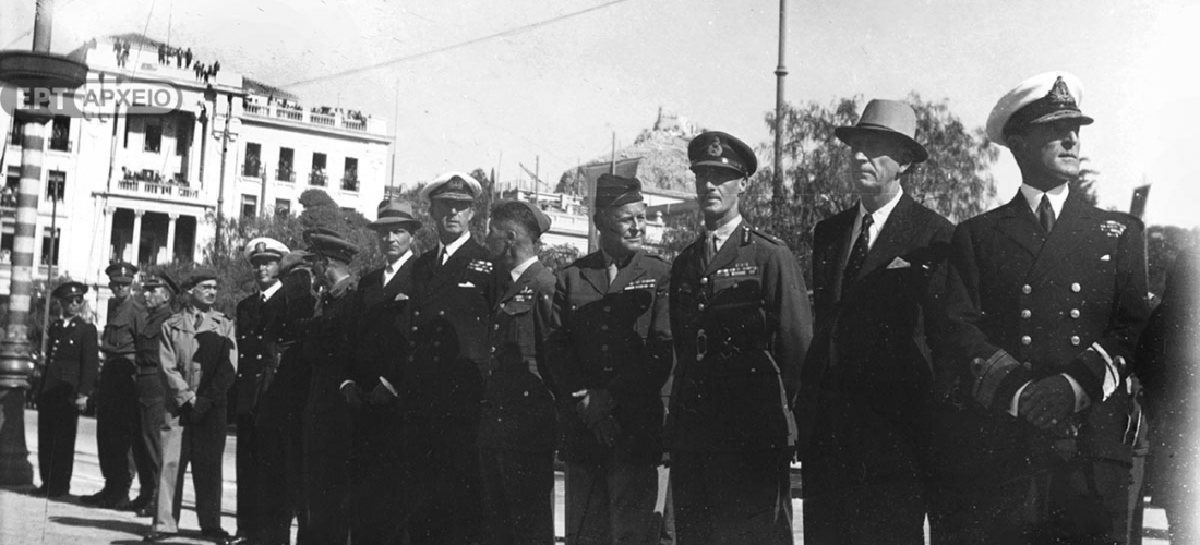 Από την εορτή της Απελευθέρωσης στο μνημείο του Αγνώστου Στρατιώτη. Διακρίνεται ο πρωθυπουργός Γεώργιος Παπανδρέου και ο Βρετανός στρατηγός Ρόναλντ Σκόμπι, Αρχείο ΕΡΤ – Πέτρος Πουλίδης